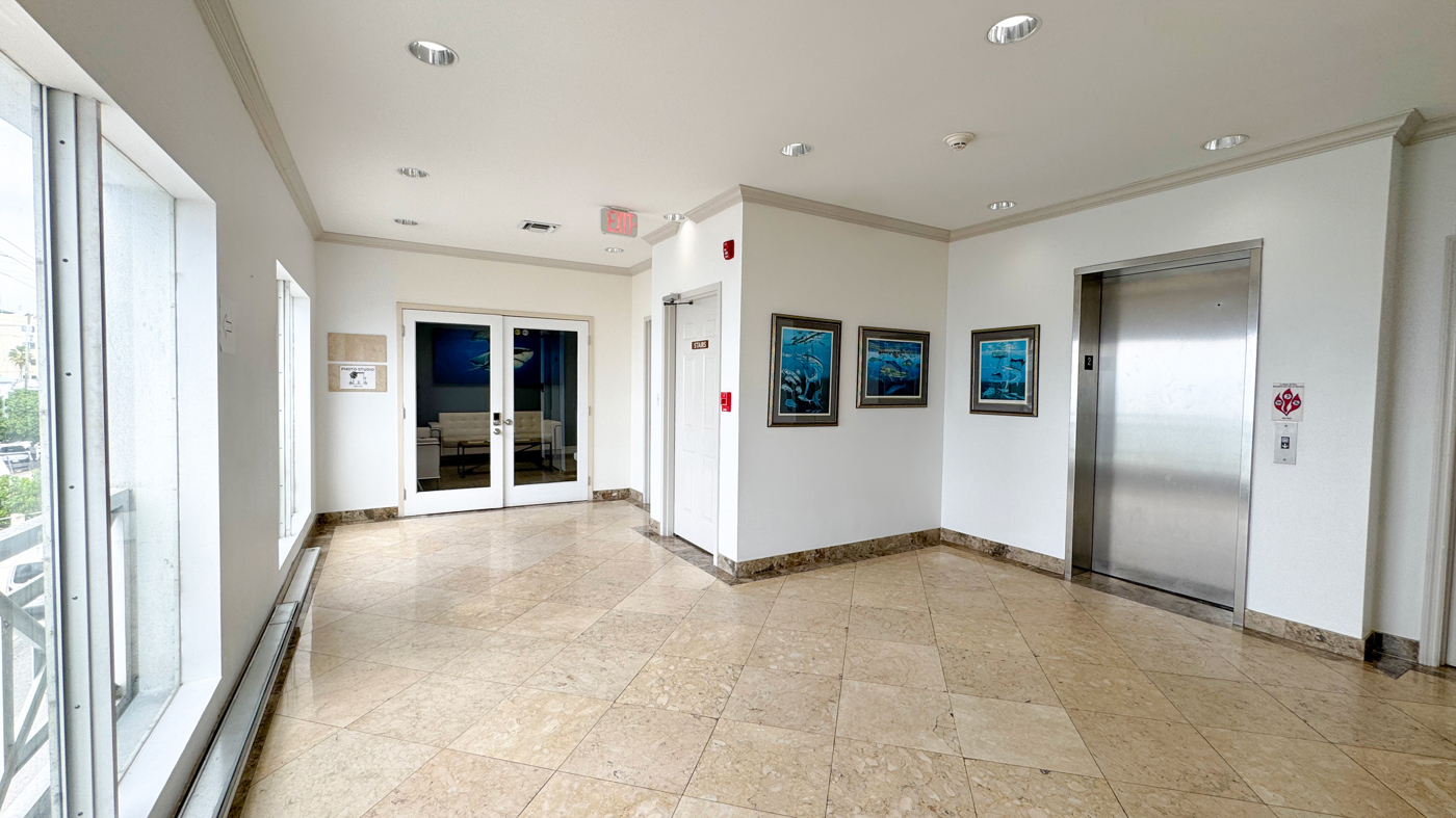 CENTURY 21 | WATERFRONT CENTRE ALL-INCLUSIVE OFFICE SUITES - ecay