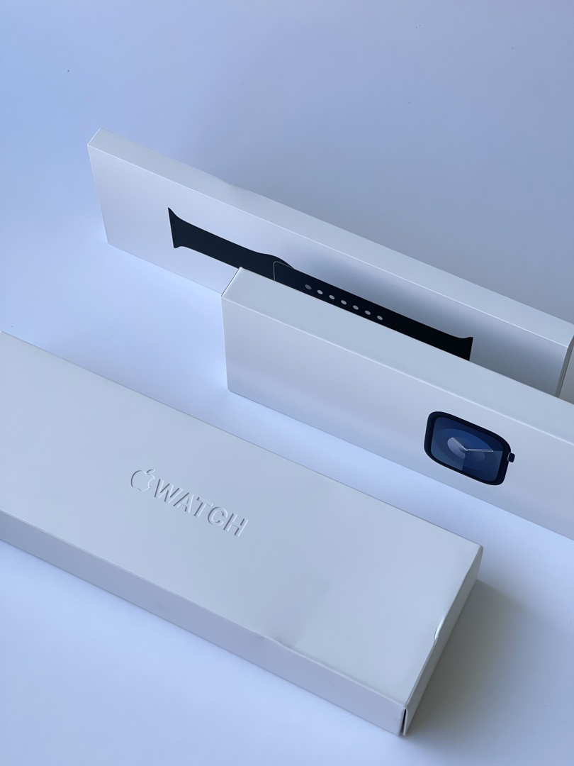 Brand new Apple Watch Series 9 Latest model. 1 year Apple warranty included. ecay