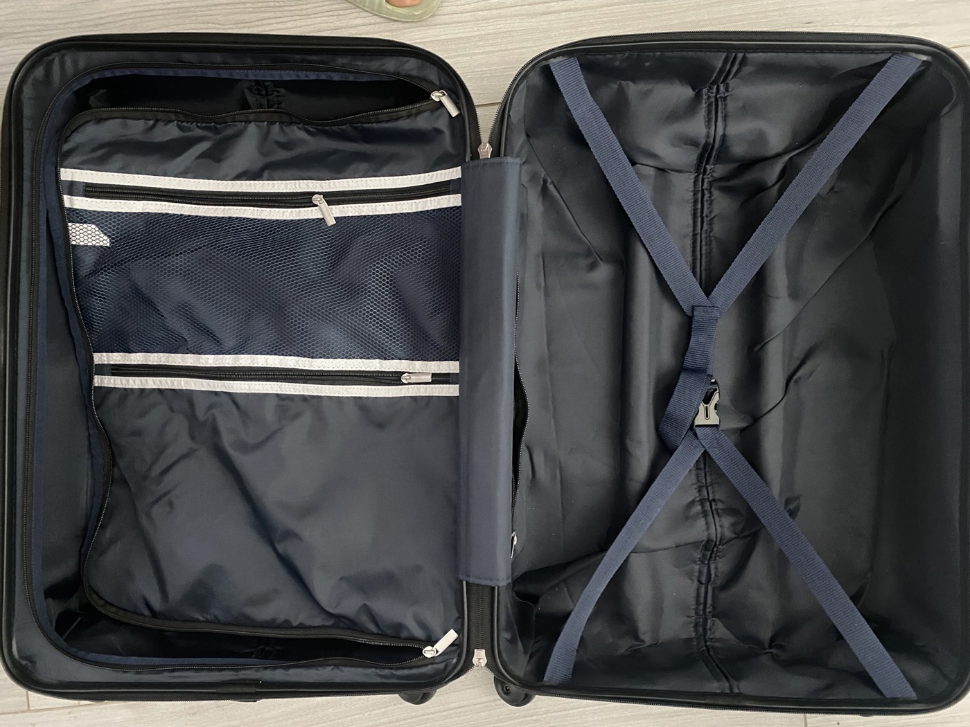 SUITCASE/LUGGAGE FOR SALE - ecay