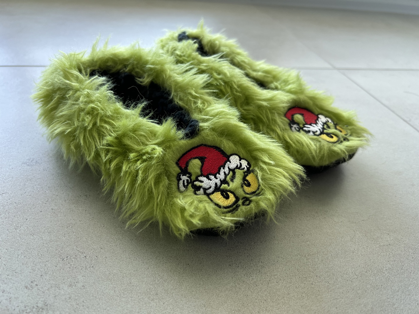 Children's hot sale grinch slippers