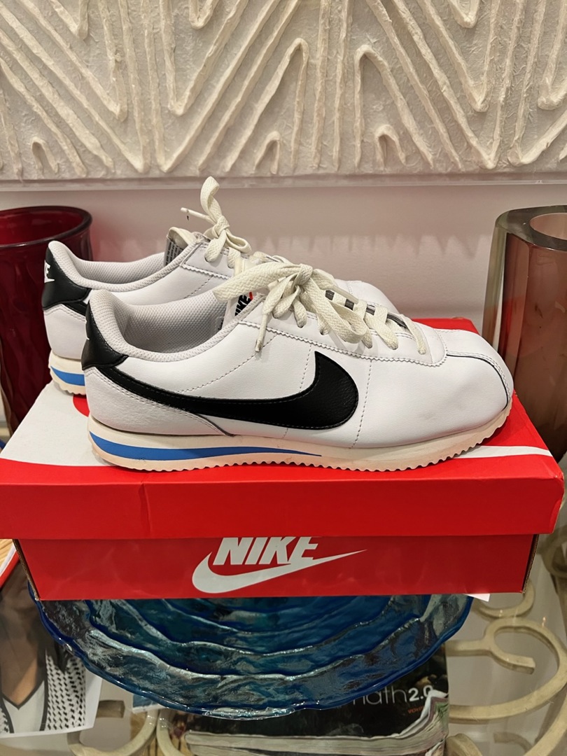 Nike Cortez walking shoes size 8.5w ecay