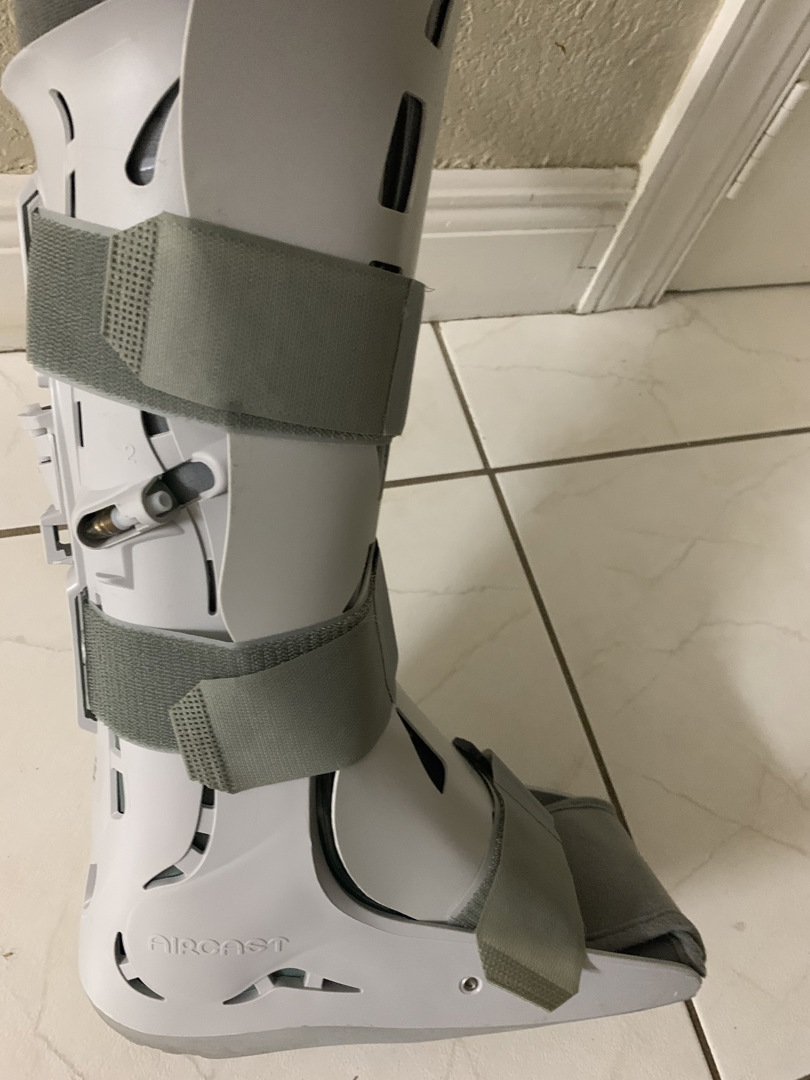 Orthopedic moon boot - ecay