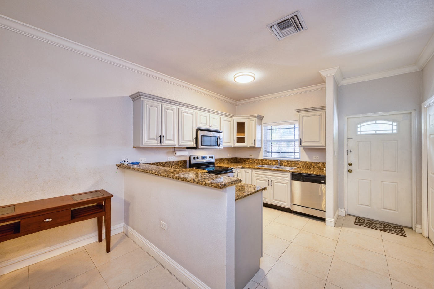 Siesta Gardens | 2bed 2.5Bath Townhouse