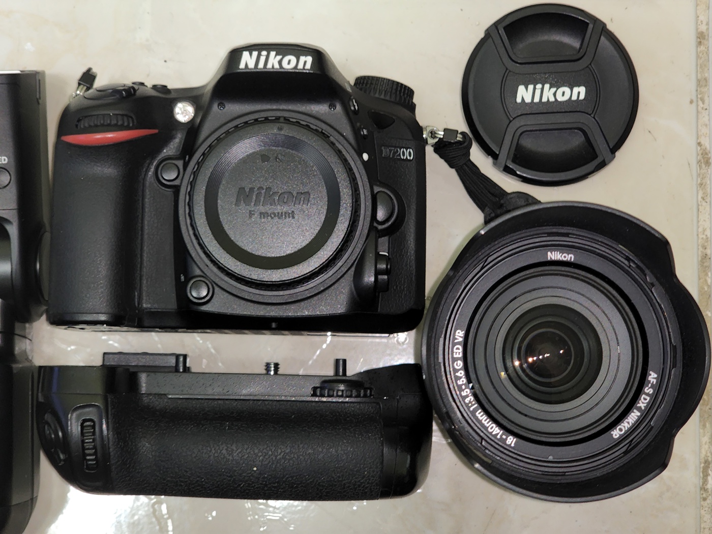 Nikon D7200 + 18-140 Vr Lense + External Flash + Trigger+ Vertical Grip 