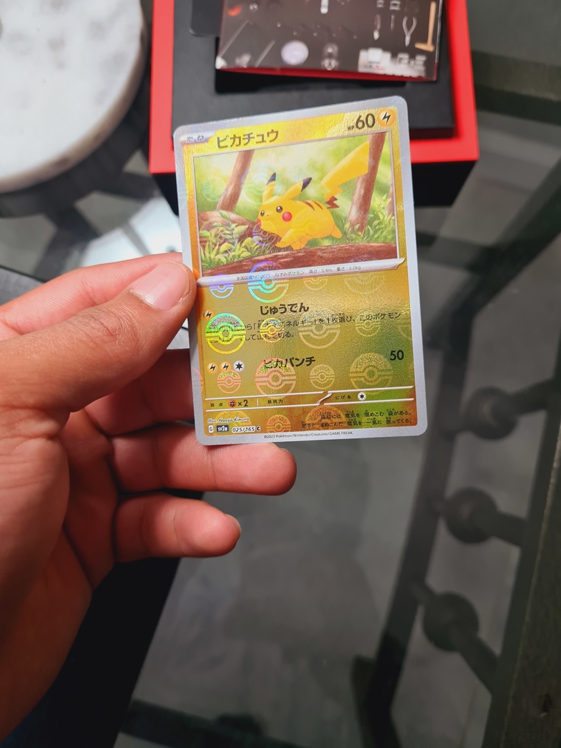 Pikachu Pokeball Reverse Holo ecay