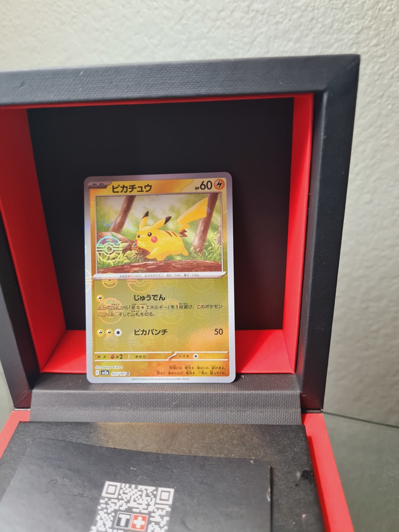 Pikachu Pokeball Reverse Holo ecay