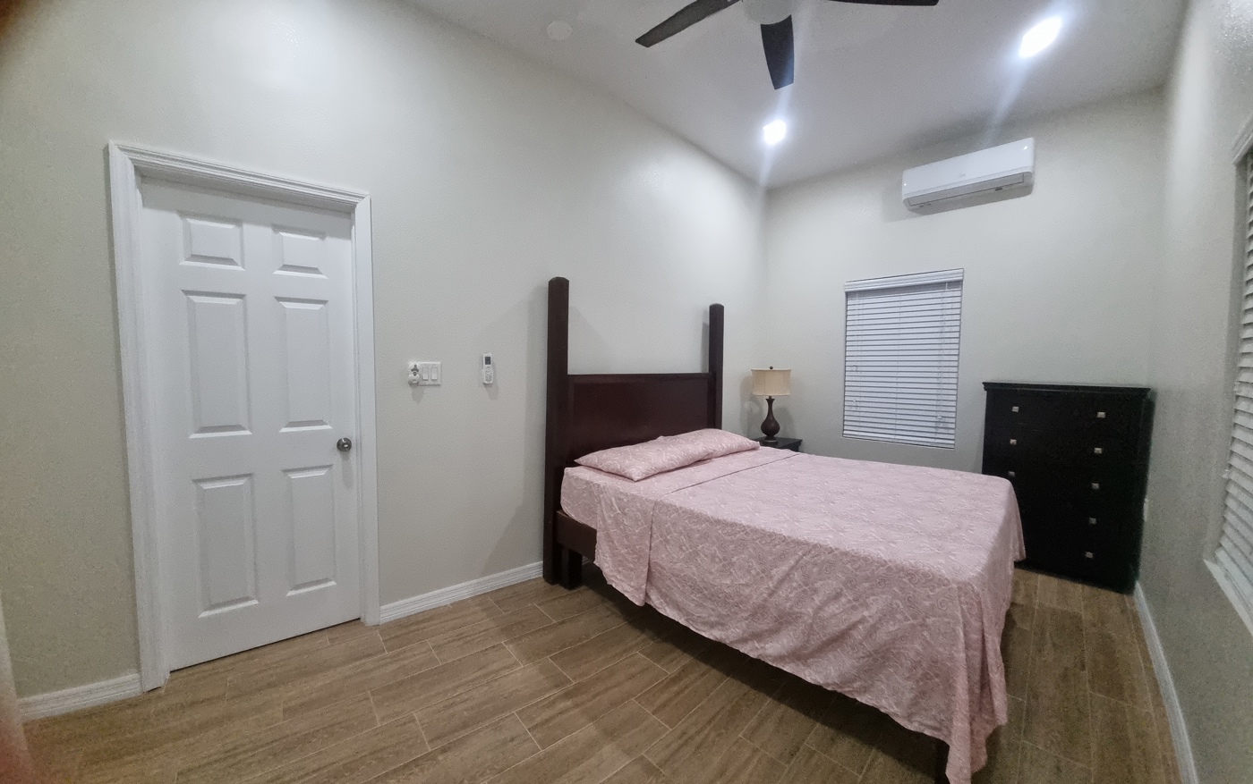 Cozy One Bedroom Apartment for Rent - ecay