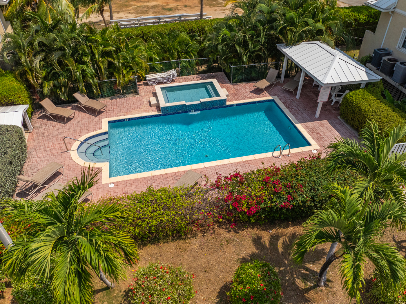 Upgraded Lakeland Villas, 2 Bed + Den And Garage (over $100k In ...