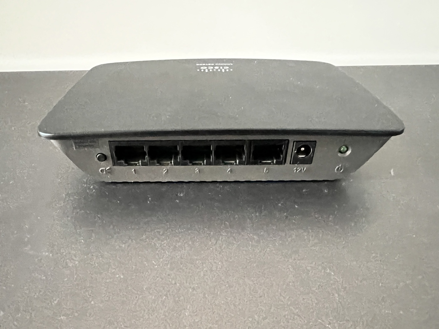 Linksys 5 Port Switch - ecay